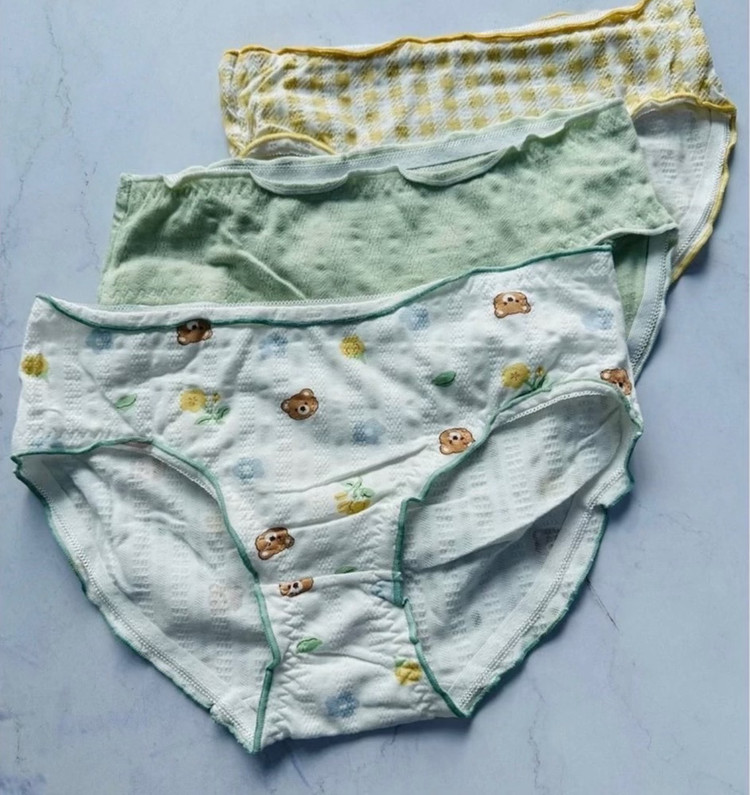 شورت نخی دخترانه طرح عروسکی